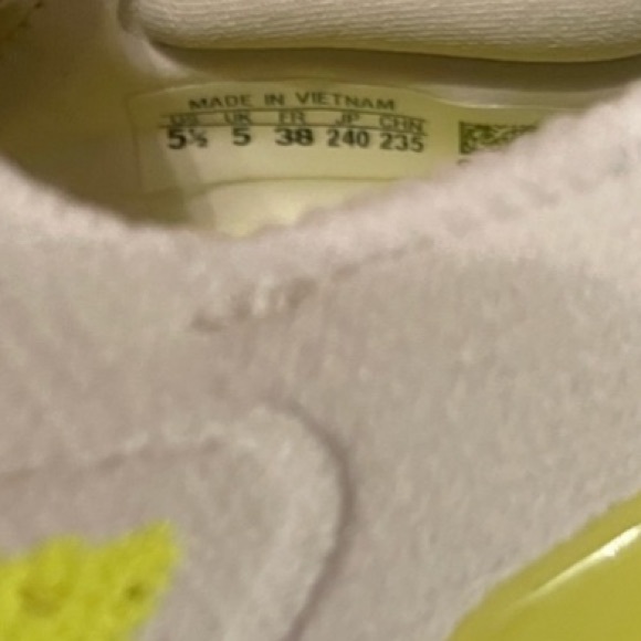 NEW adidas Ultra boost size 5.5, fit more like a 6.5 or 7ish - Picture 4 of 10